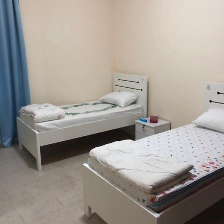 Kaya Hostel Dubai Esterno foto